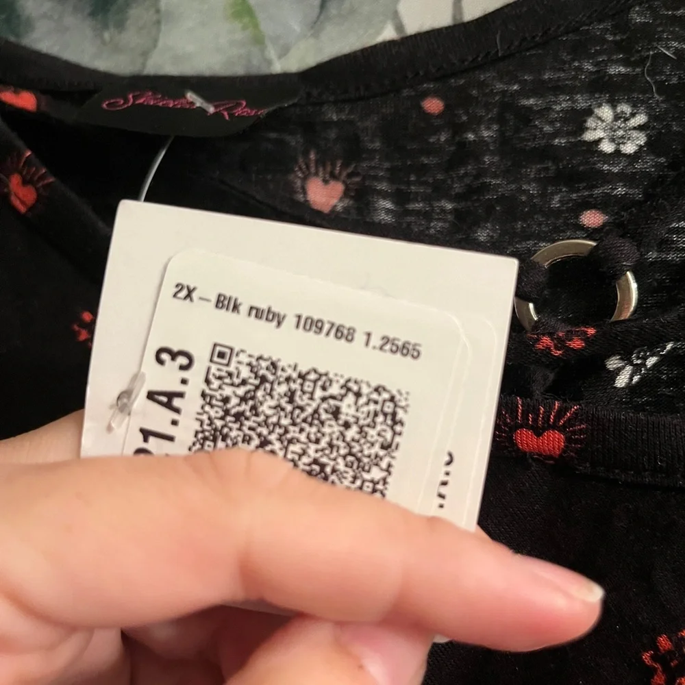 Women’s Nadine West Black Floral Women's Top - Size 2XL.  NWT - Picture 2 of 2